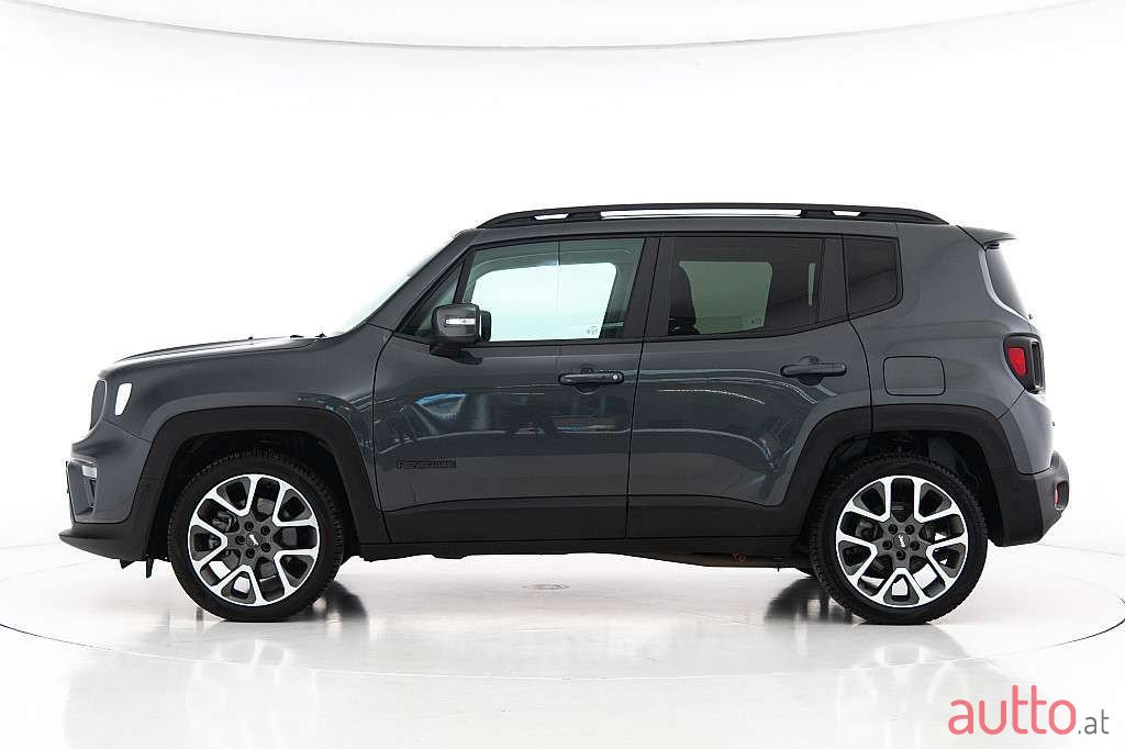 2022' Jeep Renegade photo #2
