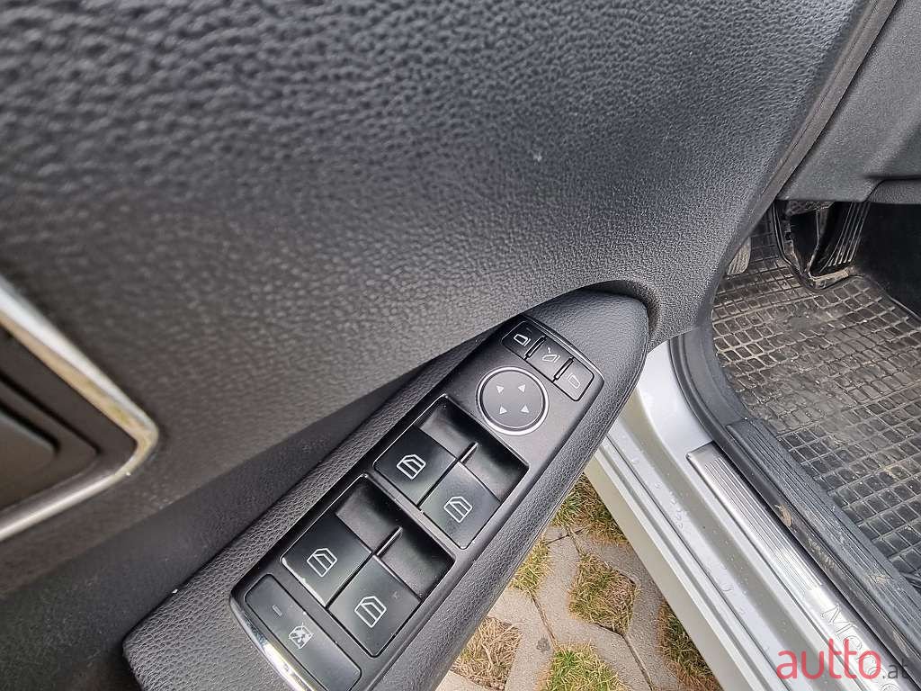 2009' Mercedes-Benz E-Klasse photo #3