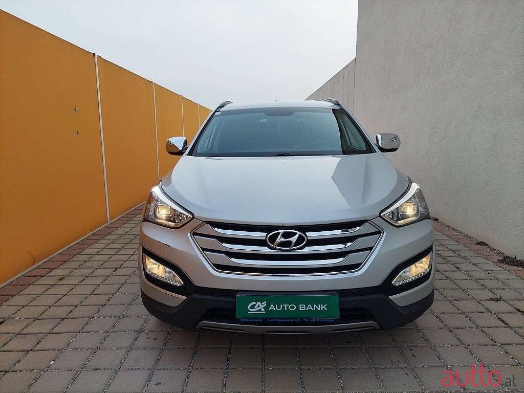 2013' Hyundai Santa Fe photo #2