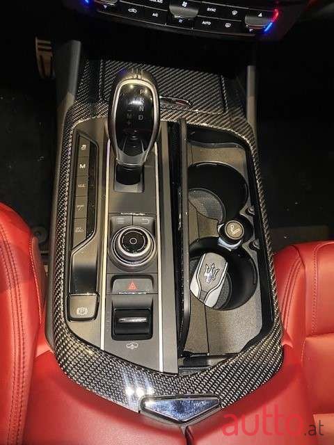 2017' Maserati Levante photo #5