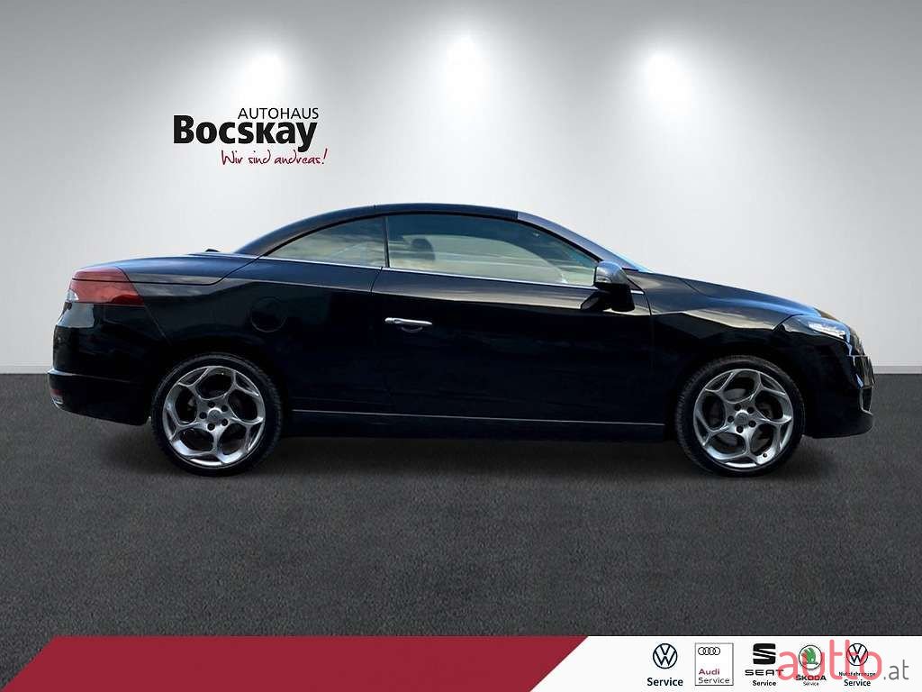 2010' Renault Megane photo #3