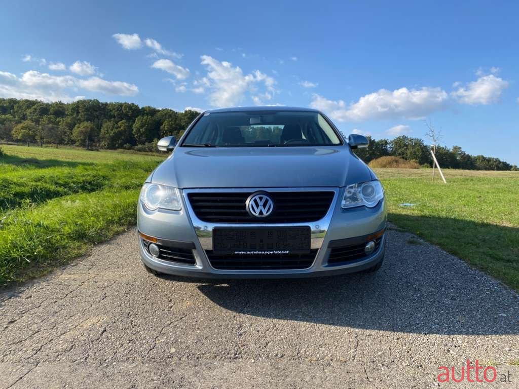 2010' Volkswagen Passat photo #2