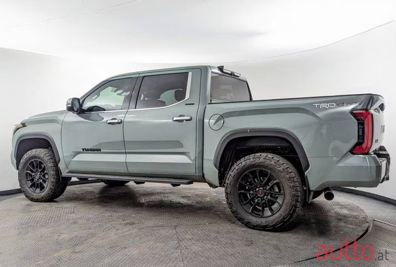 2022' Toyota Tundra LIMITED CREWMAX 4WD photo #3