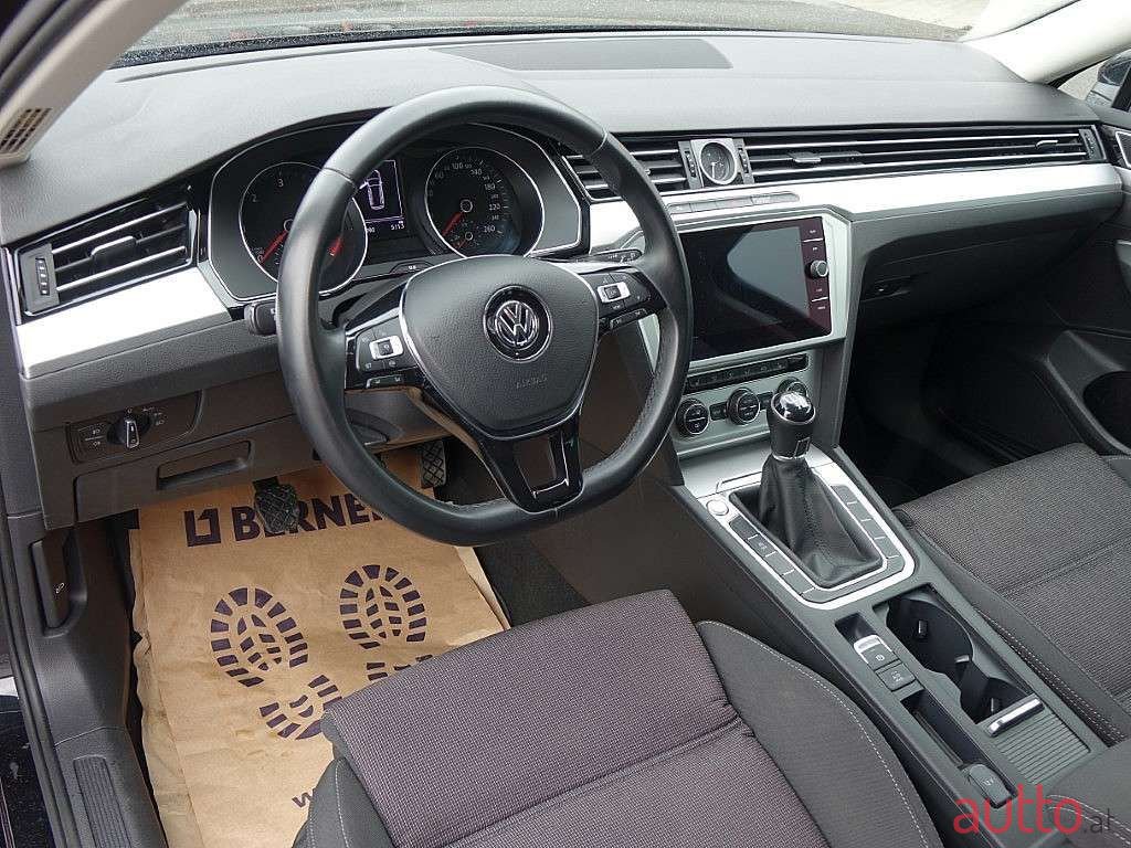 2019' Volkswagen Passat photo #4