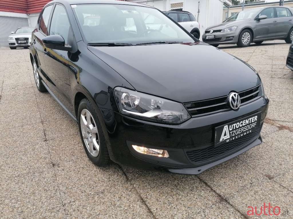 2011' Volkswagen Polo photo #5