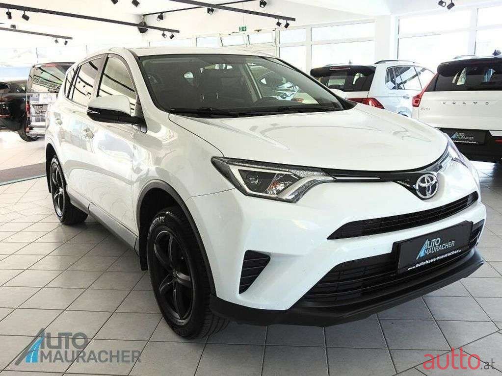 2016' Toyota RAV4 photo #2