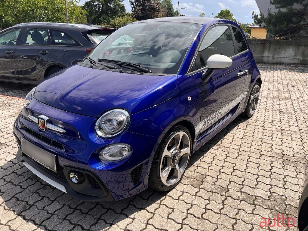 2021' Fiat 500 Abarth photo #3