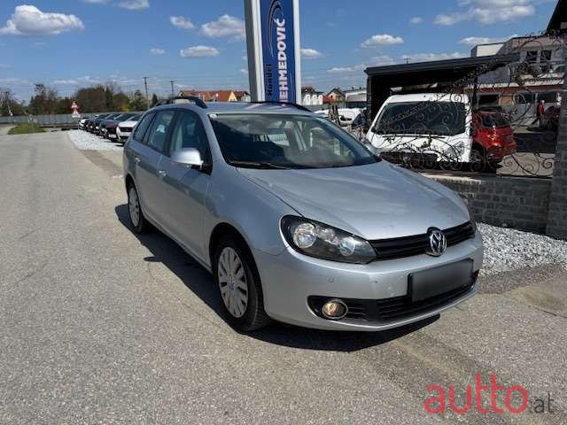 2010' Volkswagen Golf photo #3