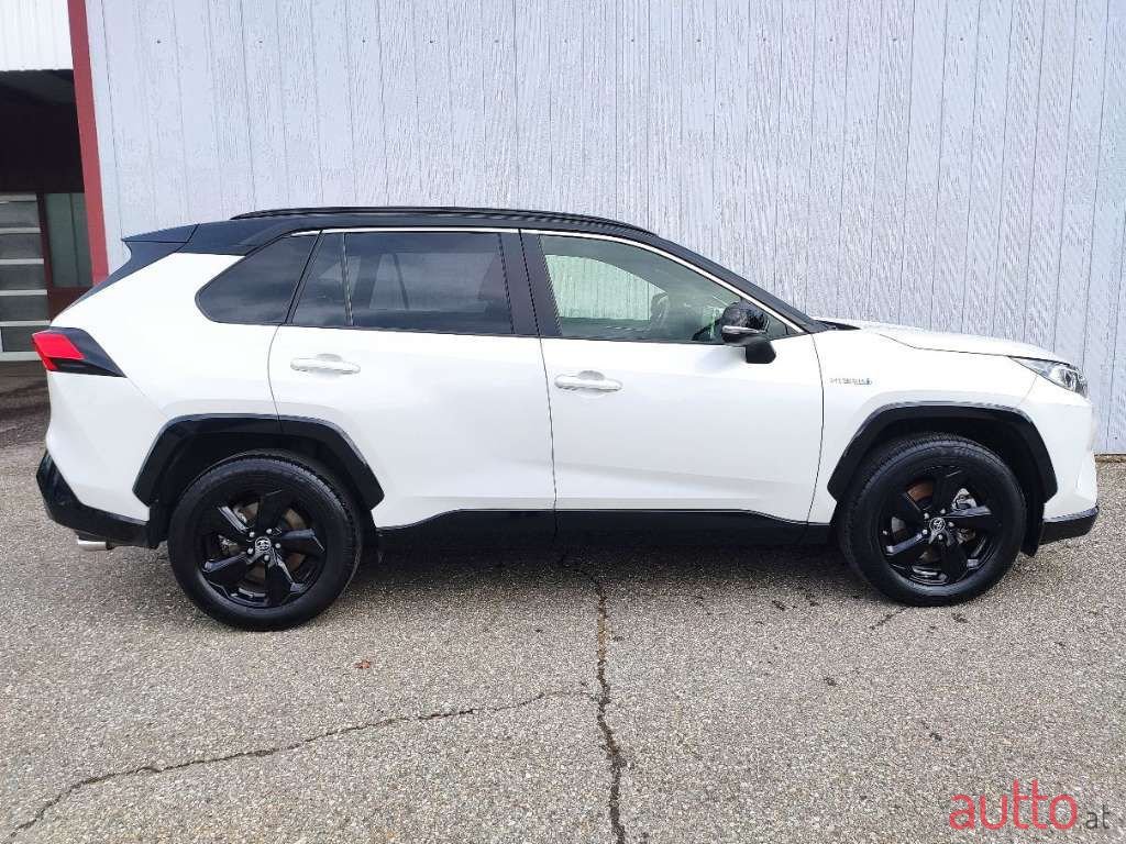2019' Toyota RAV4 photo #3