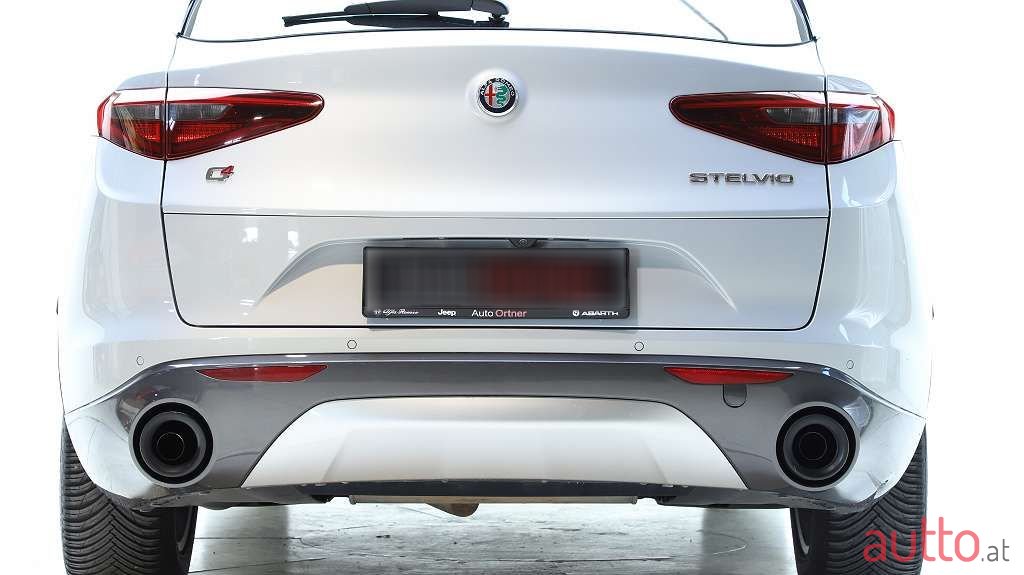 2022' Alfa Romeo Stelvio photo #6