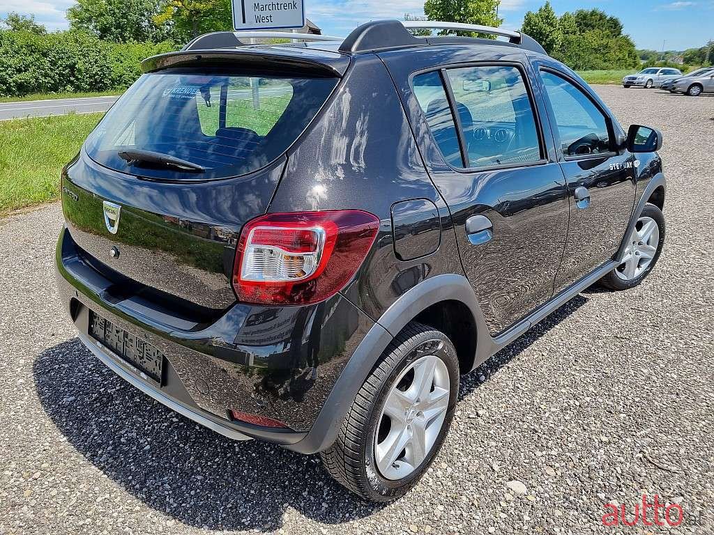 2016' Dacia Sandero photo #5