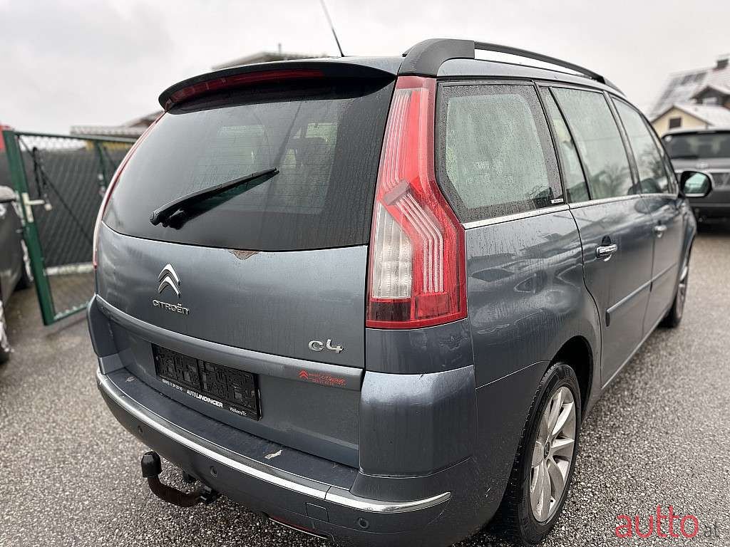 2011' Citroen C4 Picasso photo #4