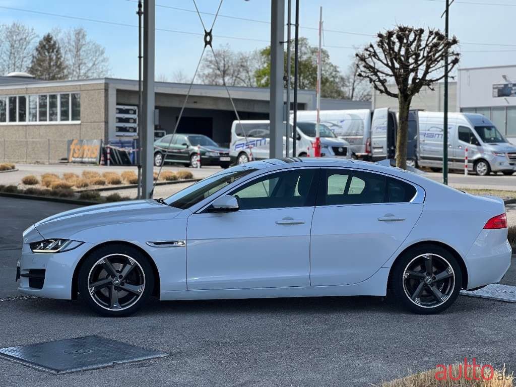 2016' Jaguar XE photo #5