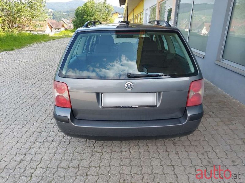 2005' Volkswagen Passat photo #5