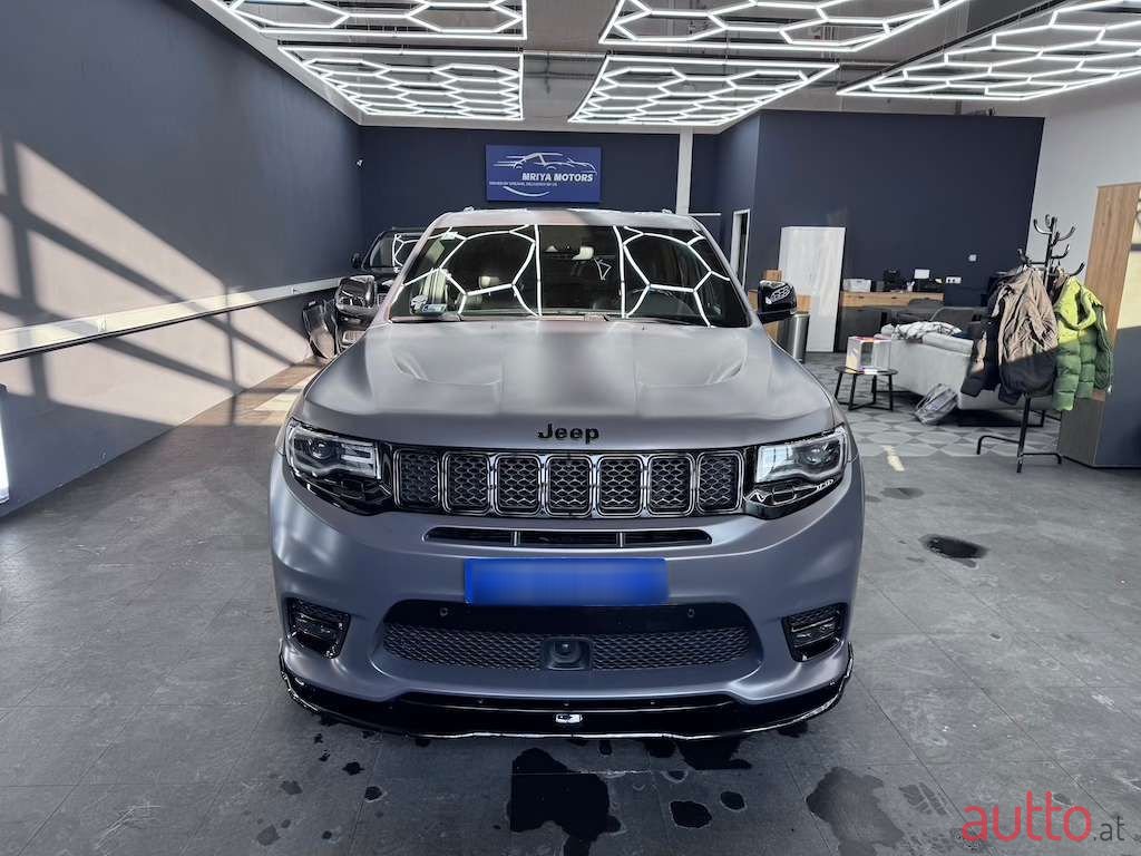 2019' Jeep Grand Cherokee photo #2
