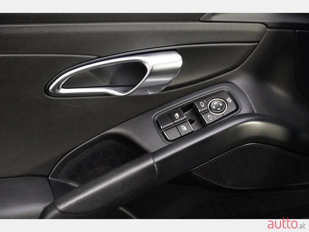2023' Porsche 718 photo #6