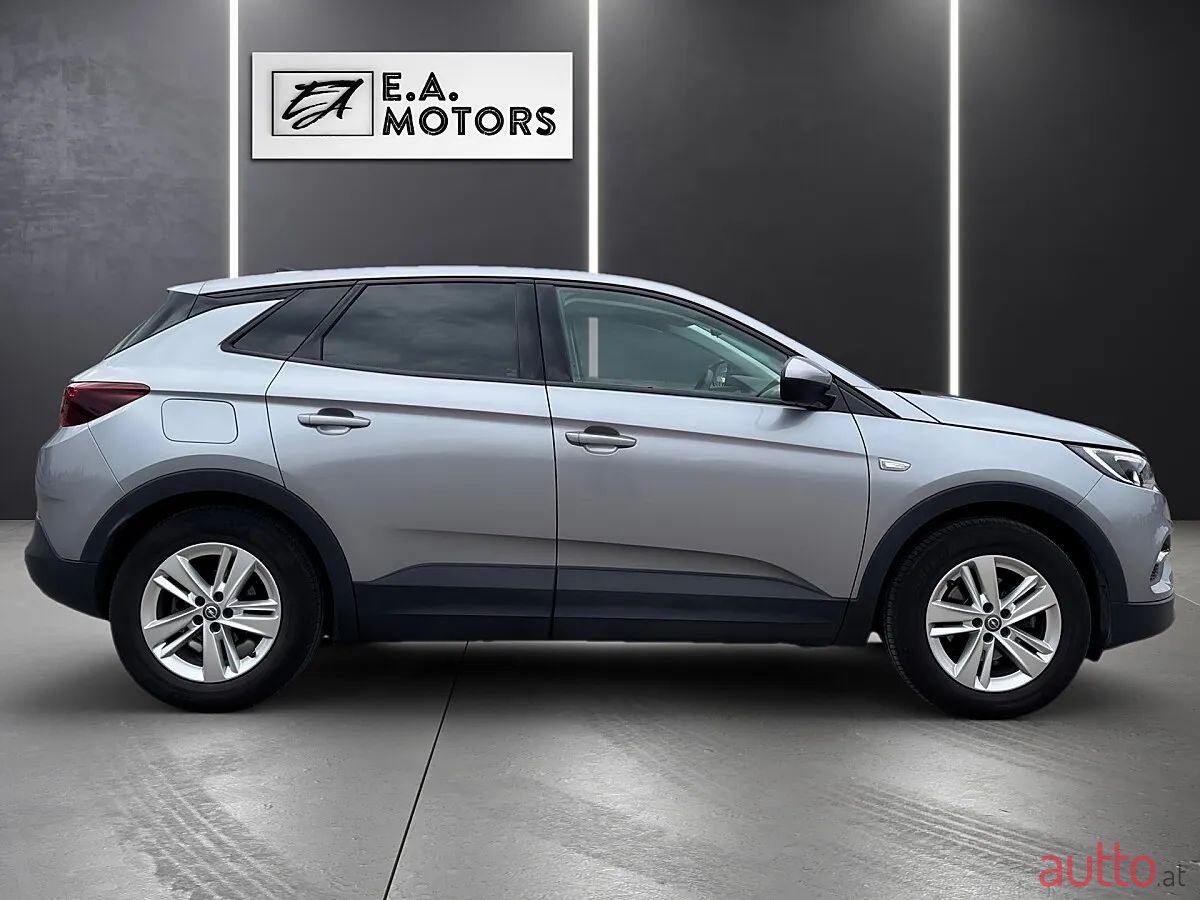 2020' Opel Grandland X photo #4