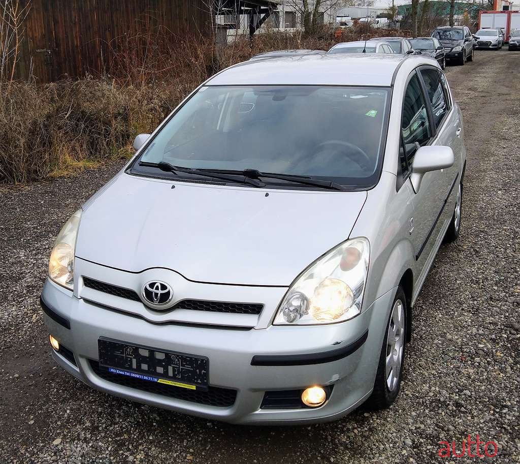 2005' Toyota Corolla Verso photo #3