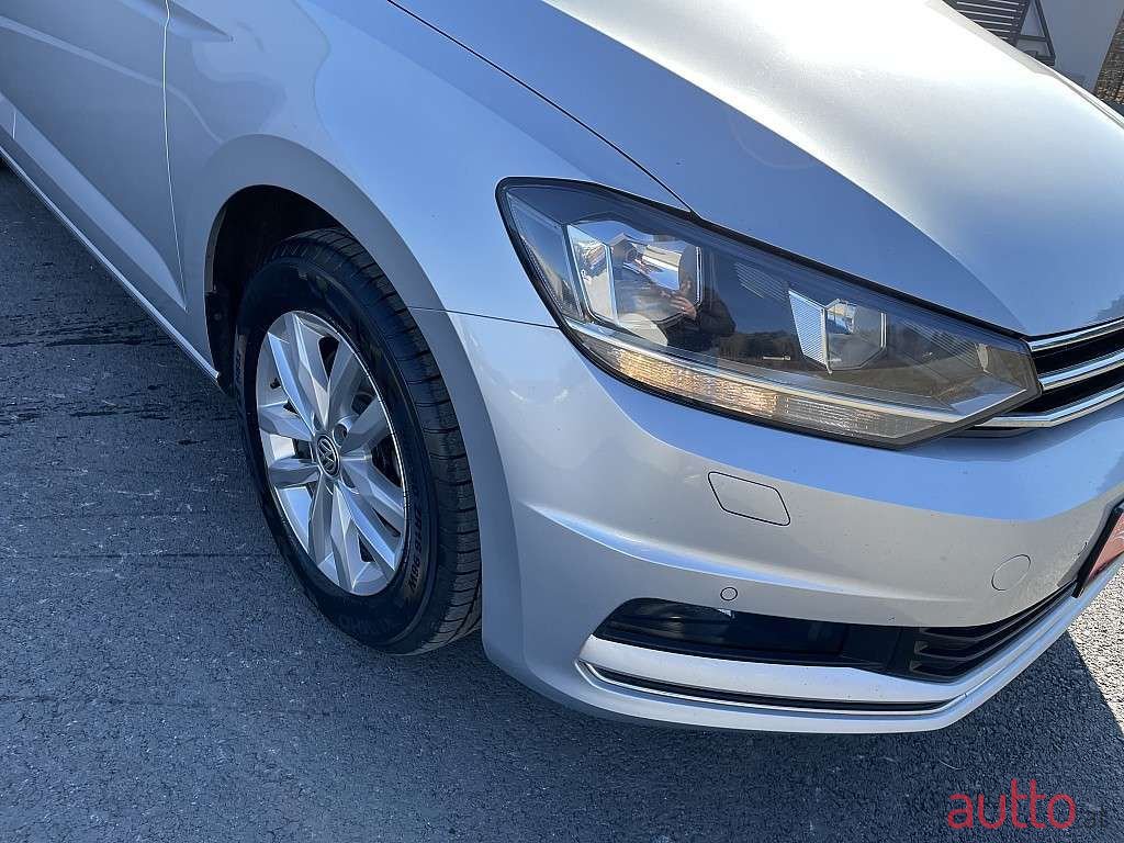 2018' Volkswagen Touran photo #2