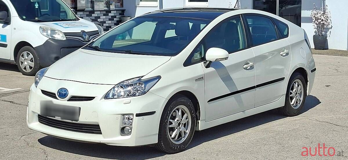 2010' Toyota Prius photo #3