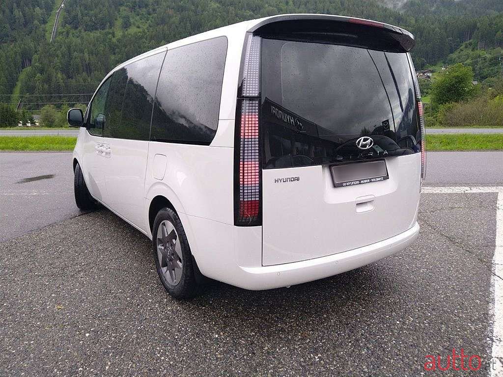 2023' Hyundai Staria photo #3