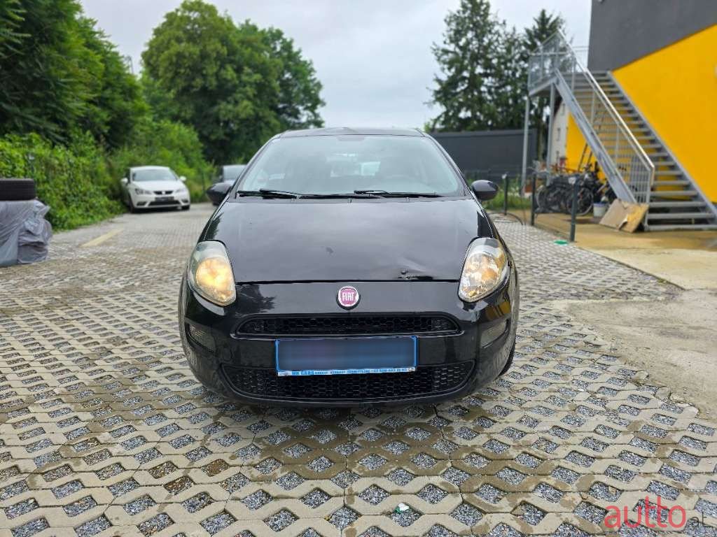 2012' Fiat Punto photo #2