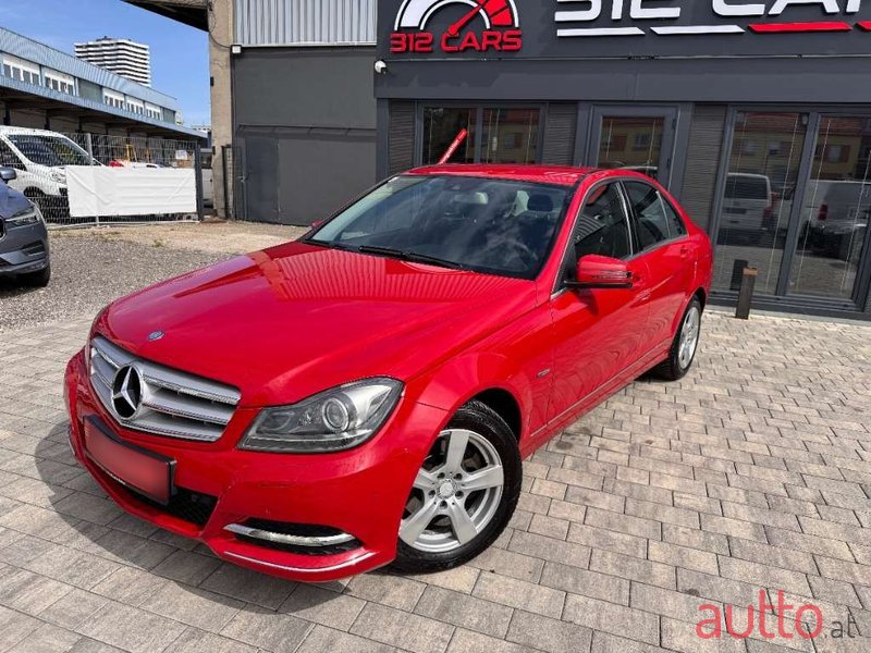 2011' Mercedes-Benz C-Klasse photo #2