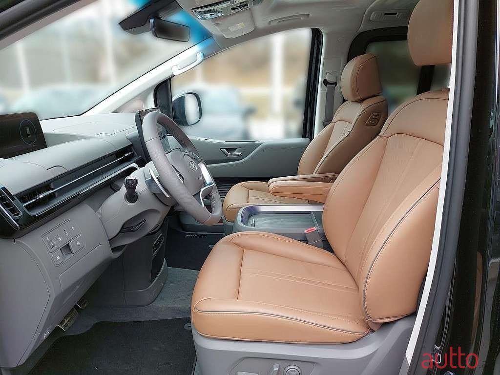 2023' Hyundai Staria photo #5