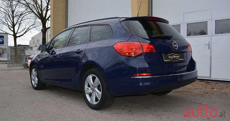 2015' Opel Astra photo #2