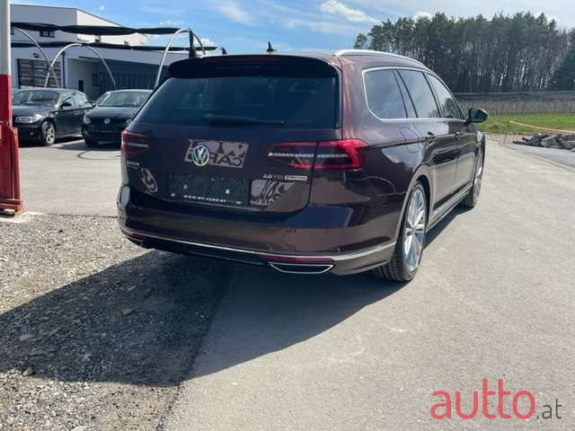 2017' Volkswagen Passat photo #6