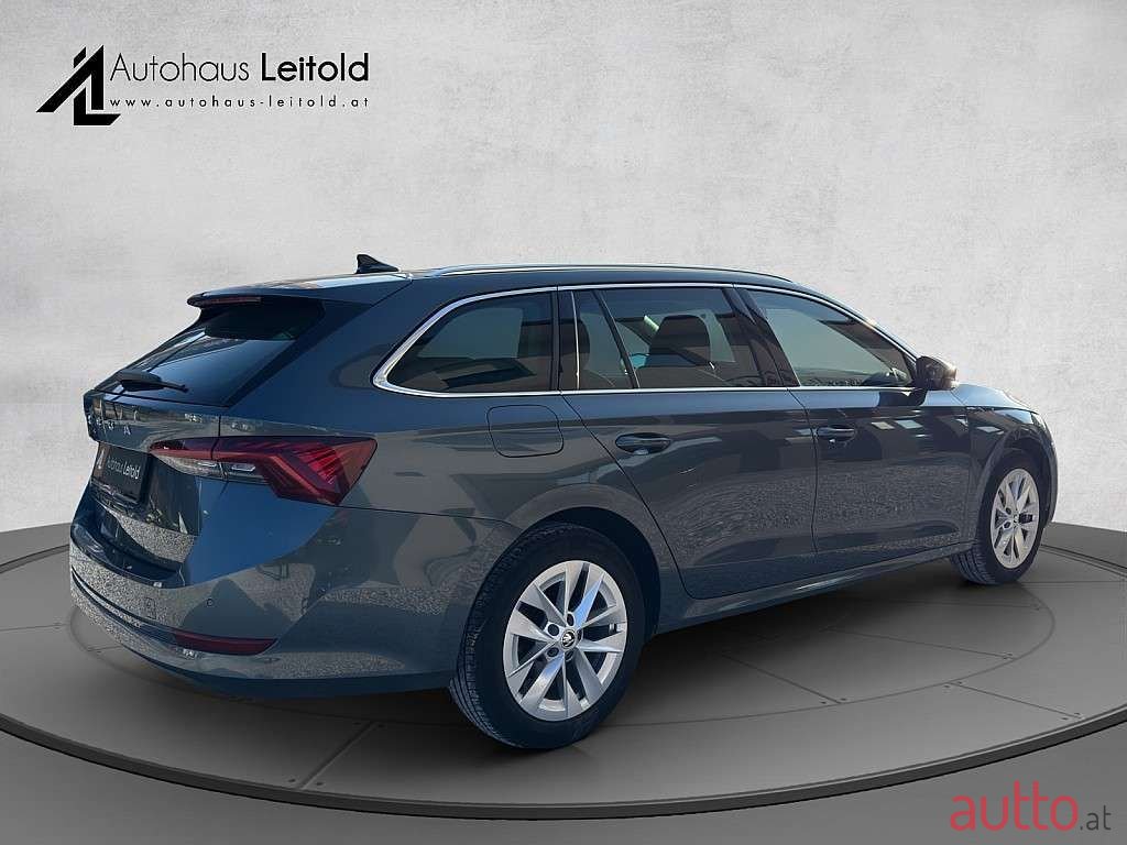 2020' Skoda Octavia photo #6