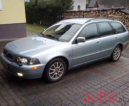 2004' Volvo V40 photo #1