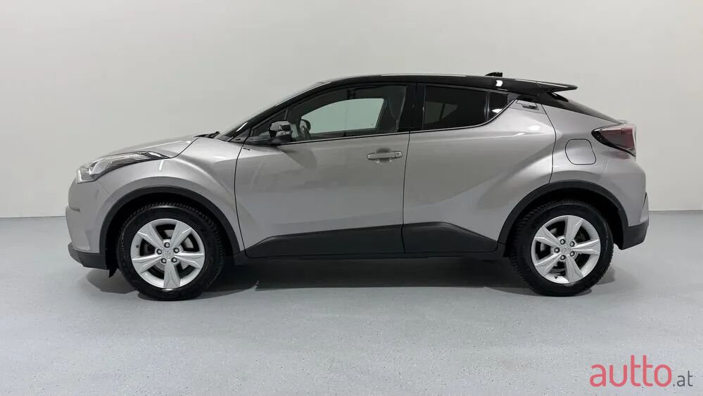 2017' Toyota C-HR photo #5