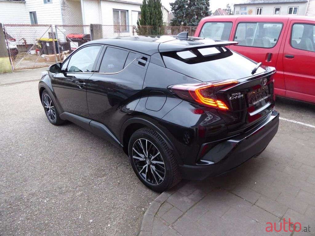 2019' Toyota C-HR photo #3