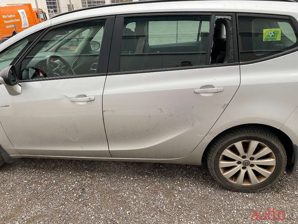 2014' Opel Zafira photo #5