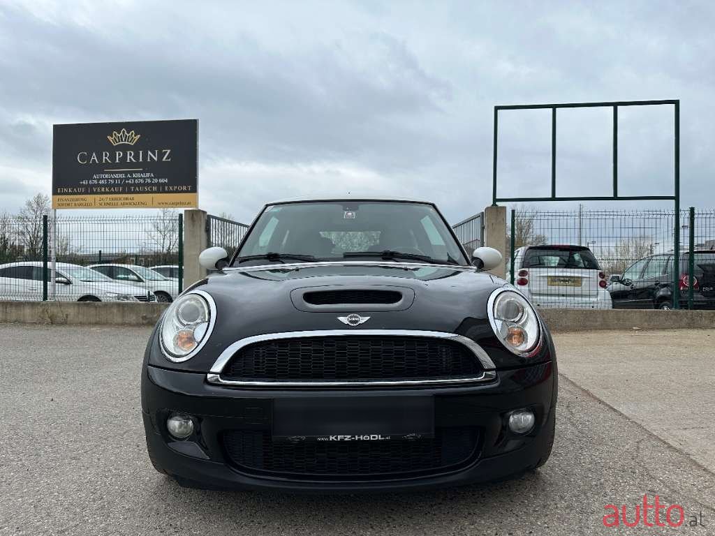 2010' MINI Cooper S photo #2