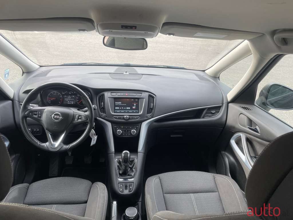 2017' Opel Zafira photo #5