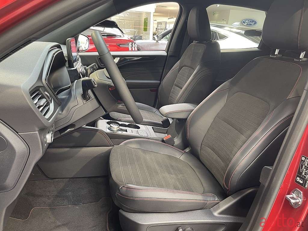 2022' Ford Kuga photo #5