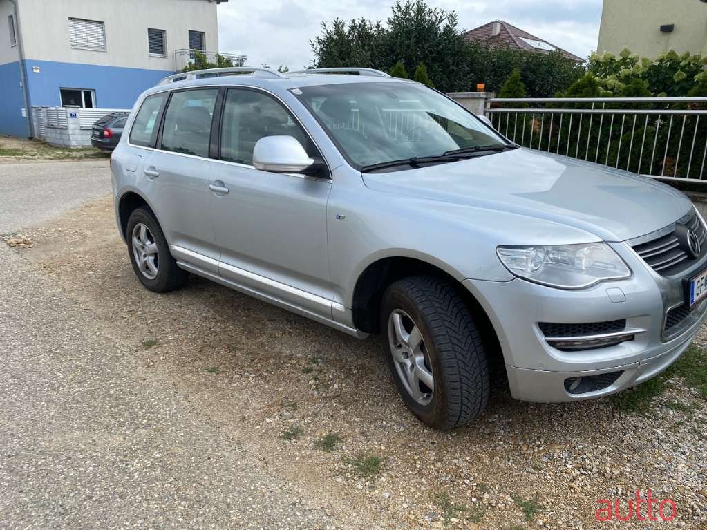 2008' Volkswagen Touareg photo #4