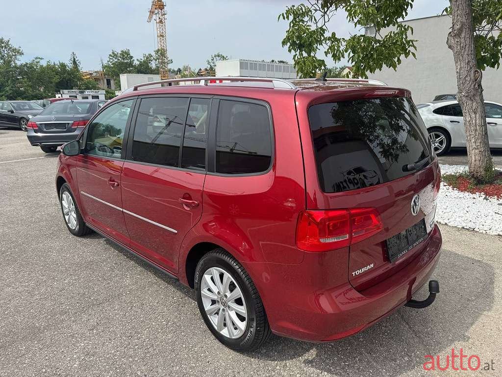 2012' Volkswagen Touran photo #4