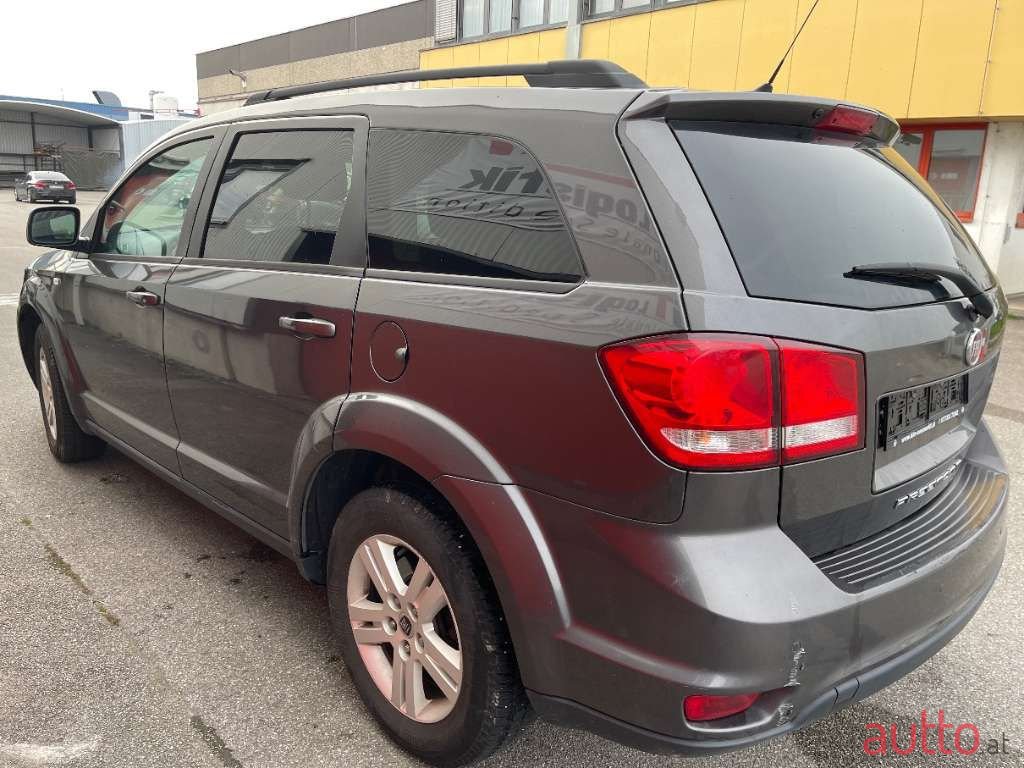 2015' Fiat Freemont photo #2