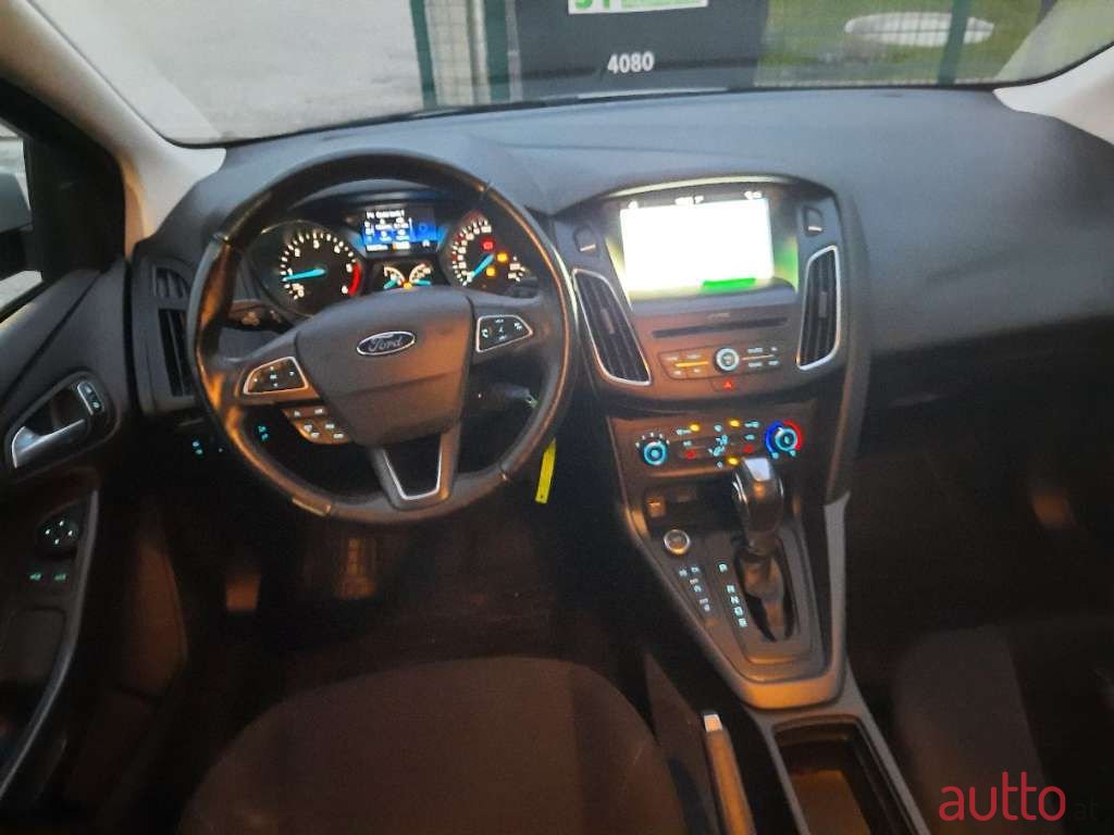 2017' Ford Focus photo #5