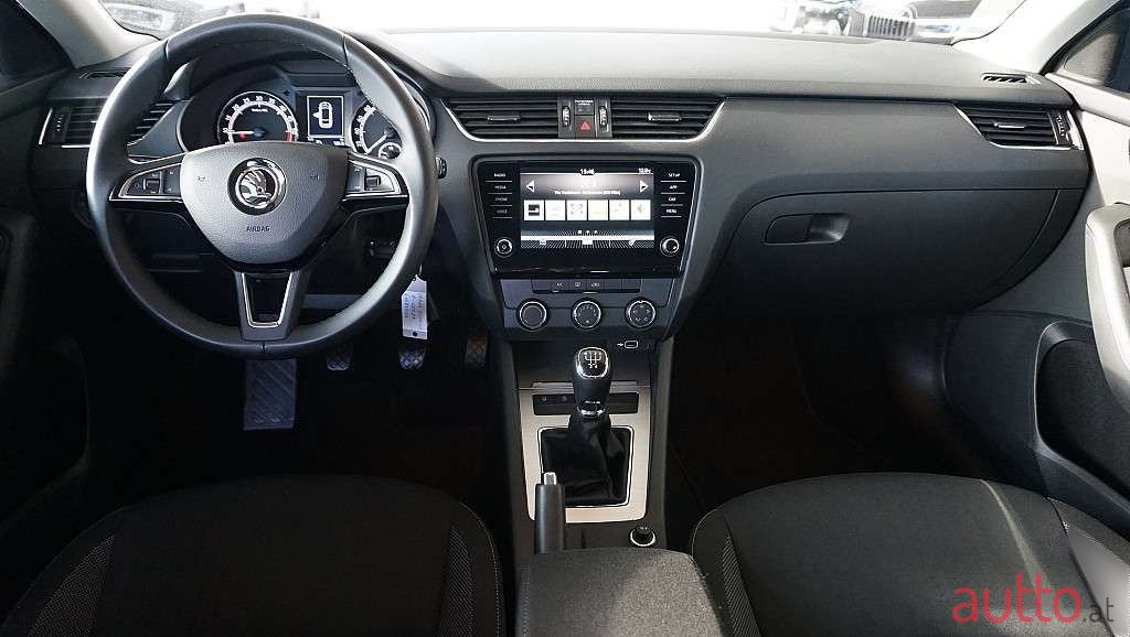 2020' Skoda Octavia photo #6
