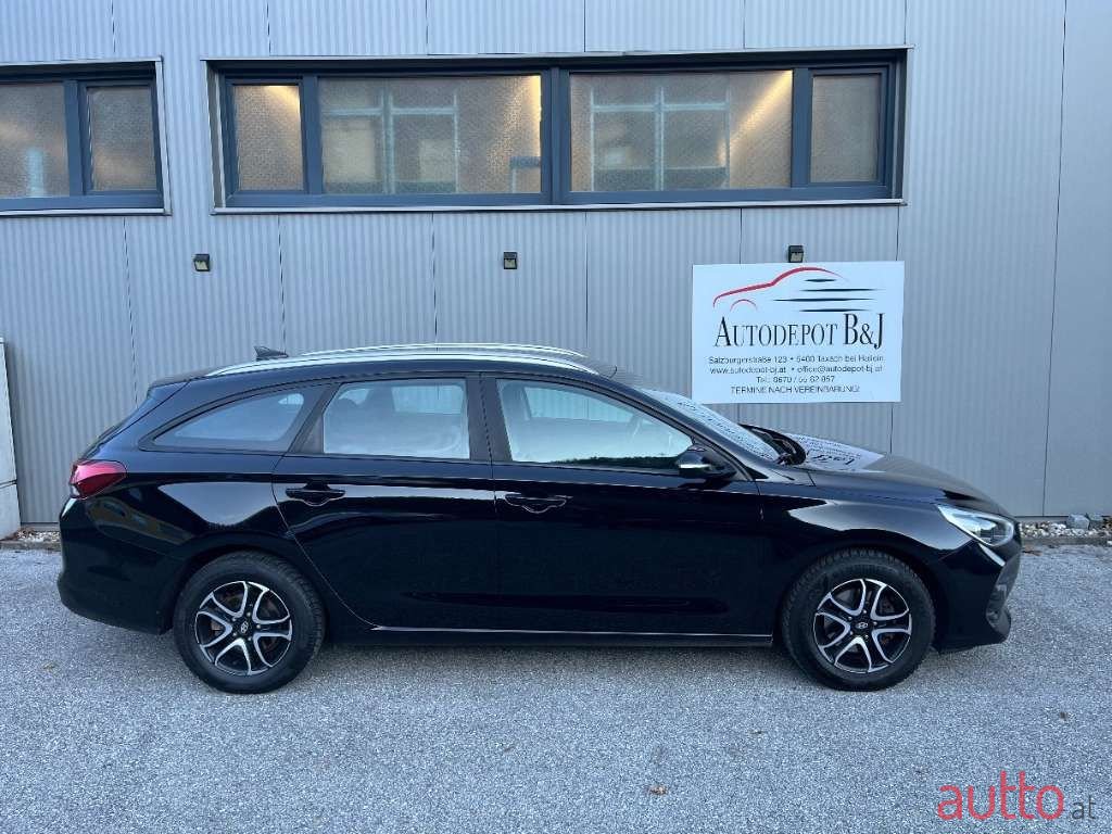 2019' Hyundai i30 photo #3