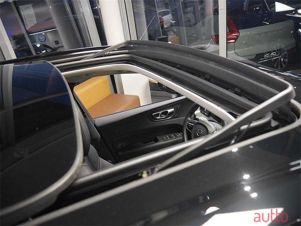 2023' Volvo XC60 photo #5