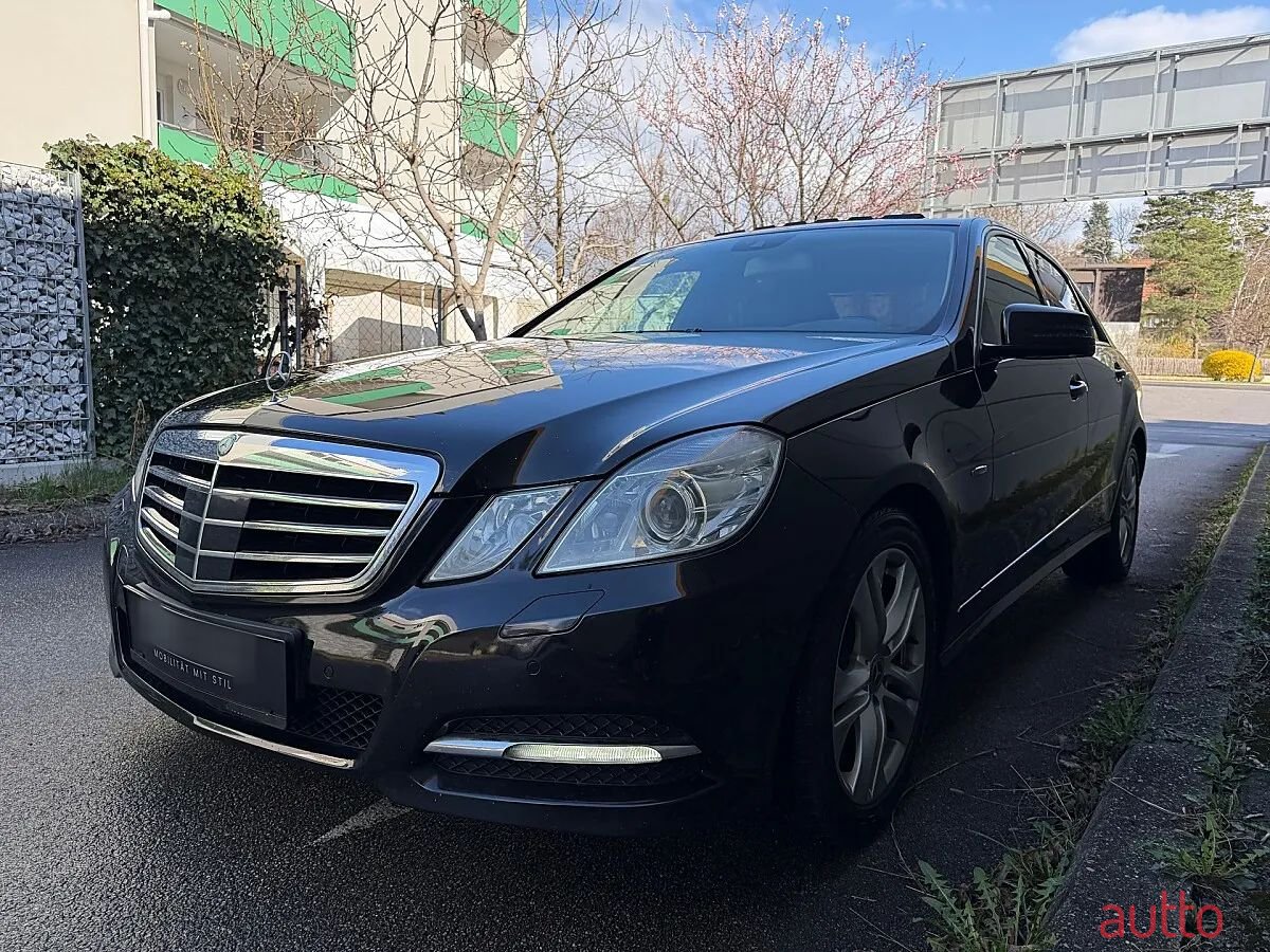 2011' Mercedes-Benz E-Klasse photo #3