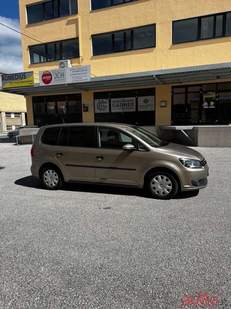 2012' Volkswagen Touran photo #5