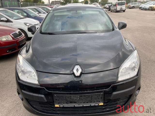 2011' Renault Megane photo #2