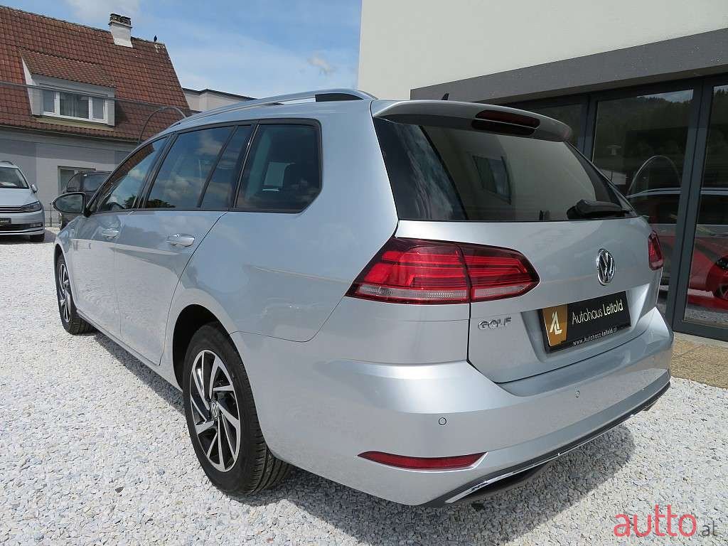 2018' Volkswagen Golf photo #4