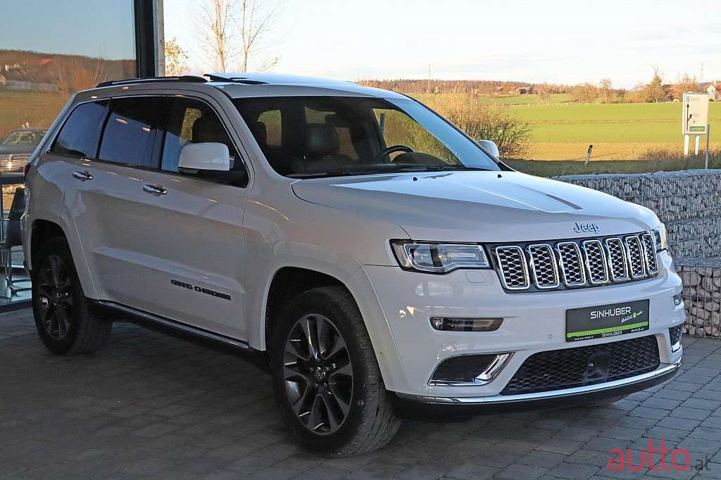 2017' Jeep Grand Cherokee photo #4